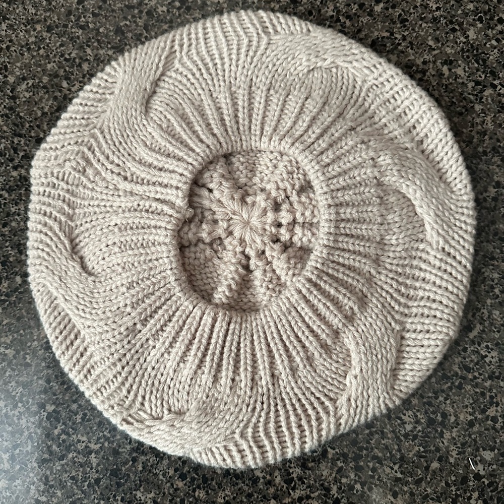 Cozy Knit Beret NWOT - Picture 2 of 2